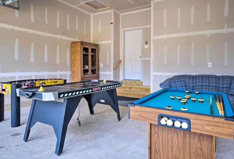 Riverside House W/ Kayaks, Piano & Fireplace