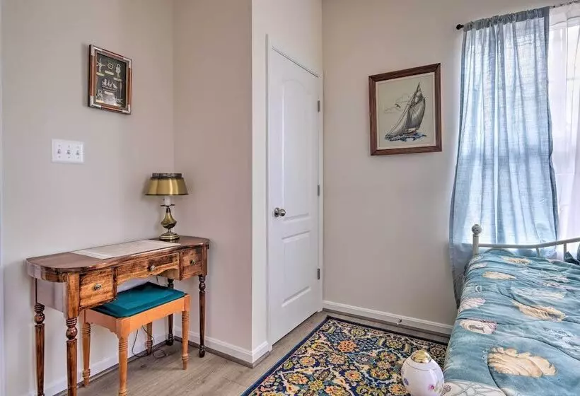 Riverside House W/ Kayaks, Piano & Fireplace