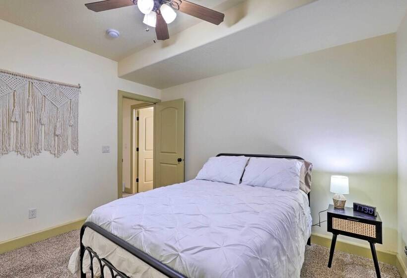 Saratoga Springs Getaway: Walk To Utah Lake!