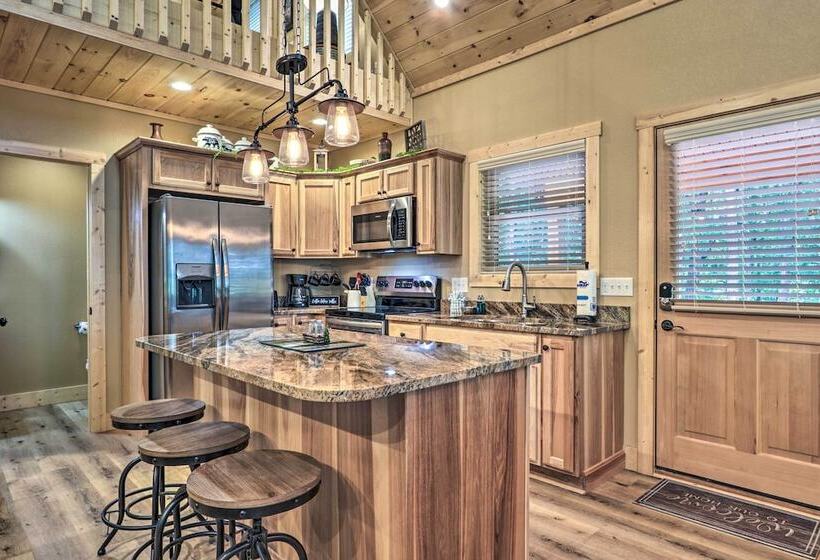 Sevierville Cabin: Deck W/ Foosball & Hot Tub!