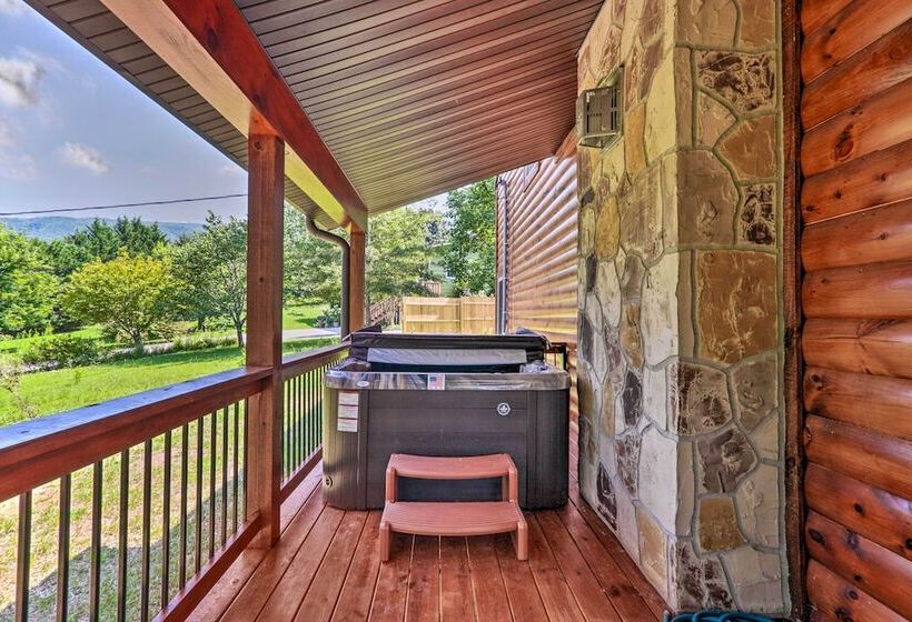 Sevierville Cabin: Deck W/ Foosball & Hot Tub!