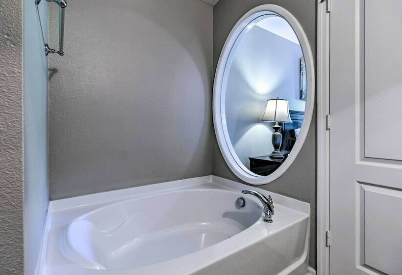 Spacious Davenport Retreat W/ Lanai + Pool!