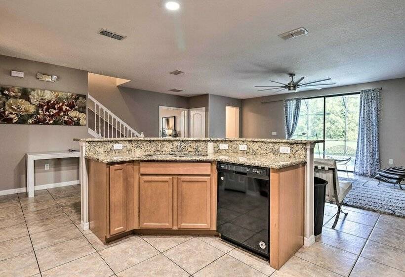 Spacious Davenport Retreat W/ Lanai + Pool!