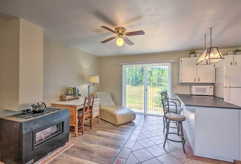 Sun Soaked Trout Creek Escape < 2 Mi To River