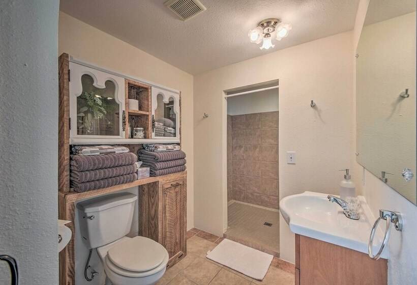 Sun Soaked Trout Creek Escape < 2 Mi To River