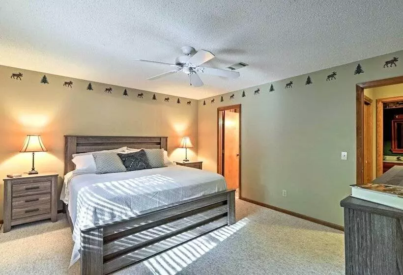 Waterfront Family Home W/ Deck, 5 Miles To Marina!
