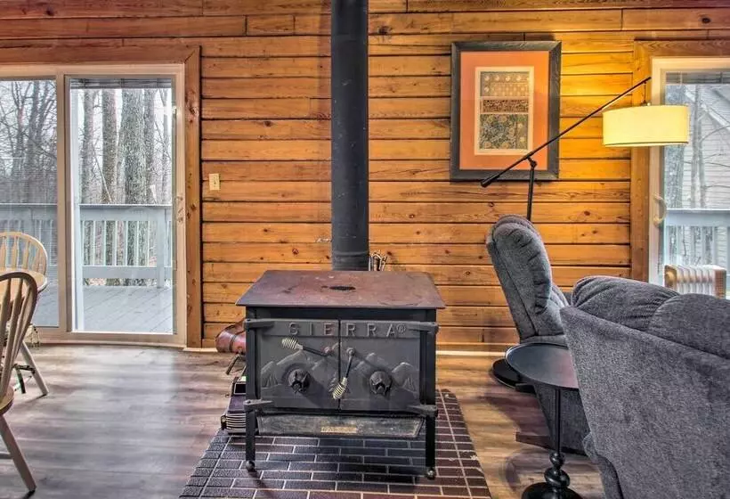 Wintergreen Home W/ Deck   Near Skiing & Hiking!