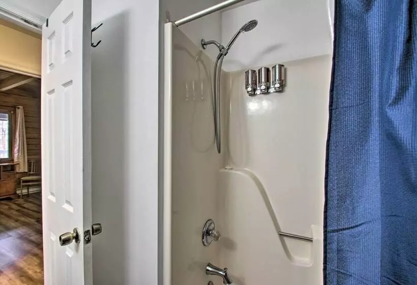 Wintergreen Home W/ Deck   Near Skiing & Hiking!