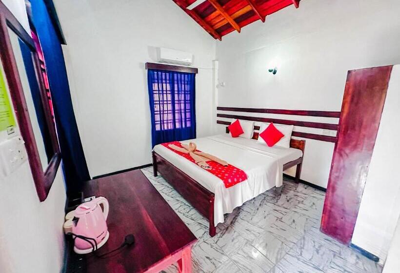 Drifters Hotel & Beach Restaurant