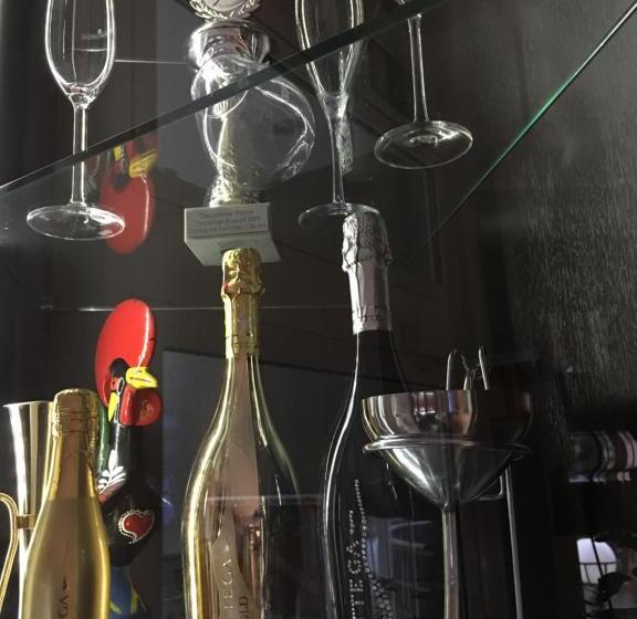 هتل Auberge La Veranda