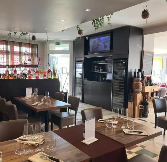 هتل Auberge La Veranda