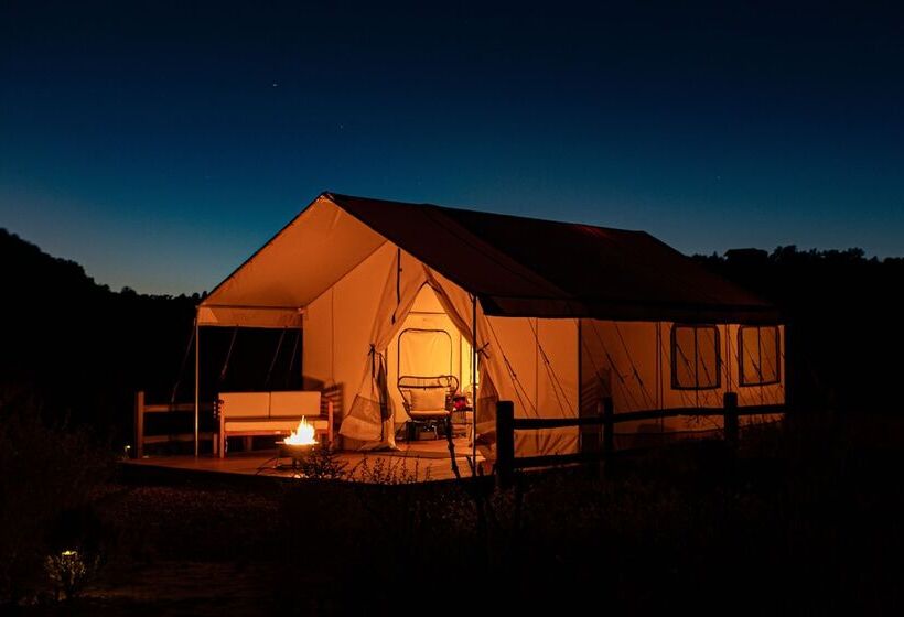 Отель Basecamp 37°