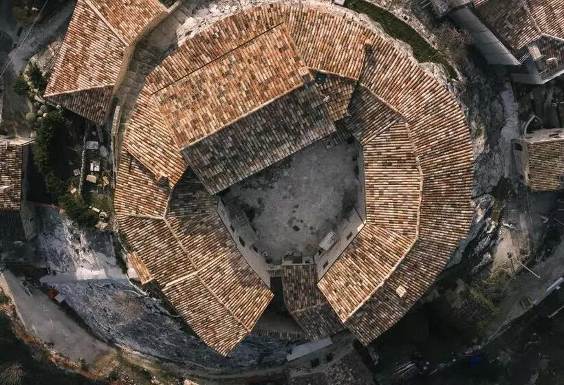 Hotelli Castel Di Luco