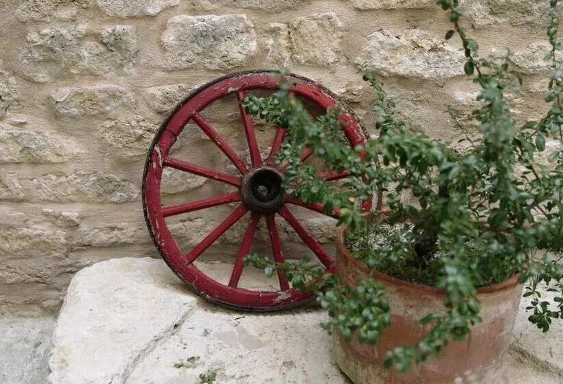 Hotelli Castel Di Luco