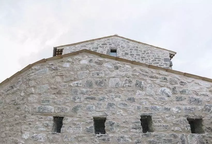 Hotelli Castel Di Luco