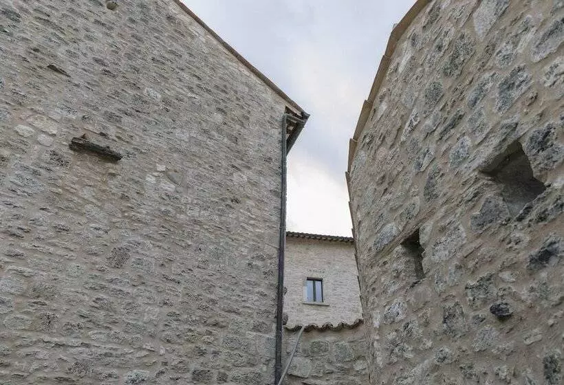 Hotelli Castel Di Luco