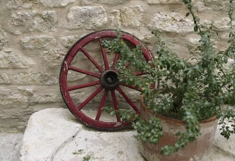 Hotelli Castel Di Luco