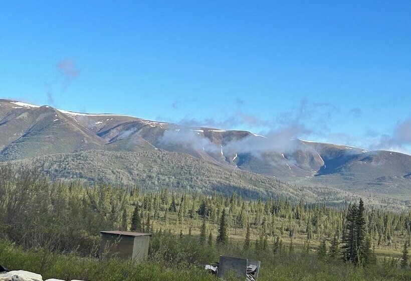 Отель Gunsight Mountain Lodge