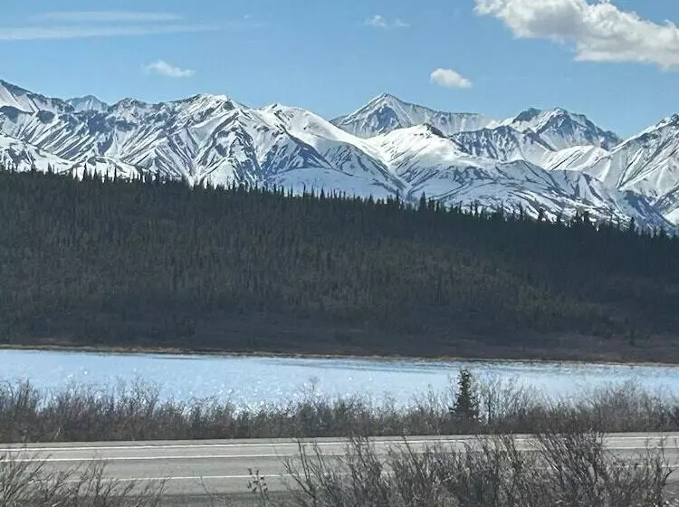 ホテル Gunsight Mountain Lodge