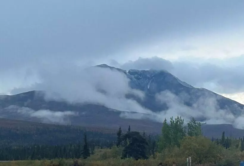 ホテル Gunsight Mountain Lodge