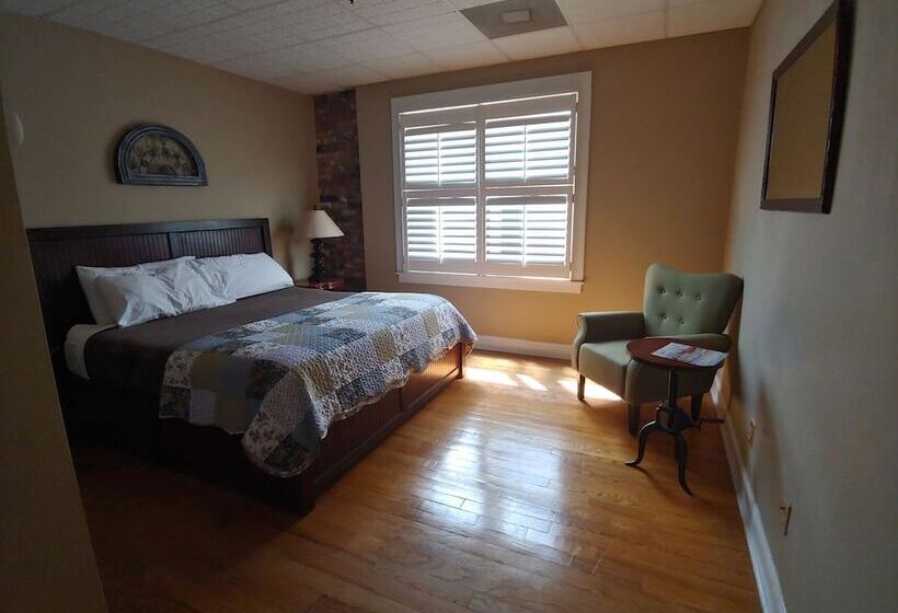 Отель Iron Horse Station