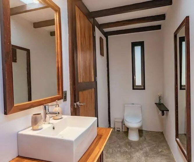 Hotelli Nahouse Jungle Lodges