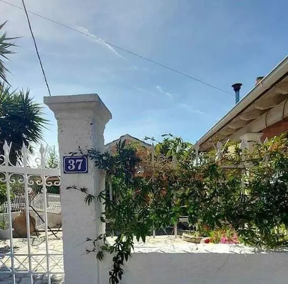 Residenssi A Flower House In Corfu Close To Beach And Town