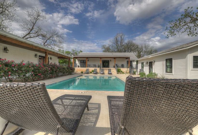 Schubert Inn Cottage   Pool   Walk To Main St