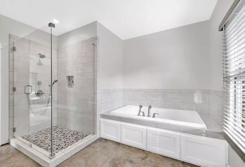 Schubert Inn Cottage   Pool   Walk To Main St