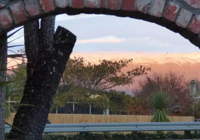 Alexandra Heights Motel