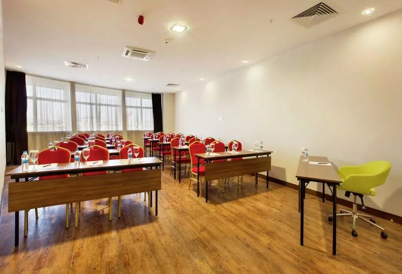 هتل Hilton Garden Inn Kocaeli Sekerpinar