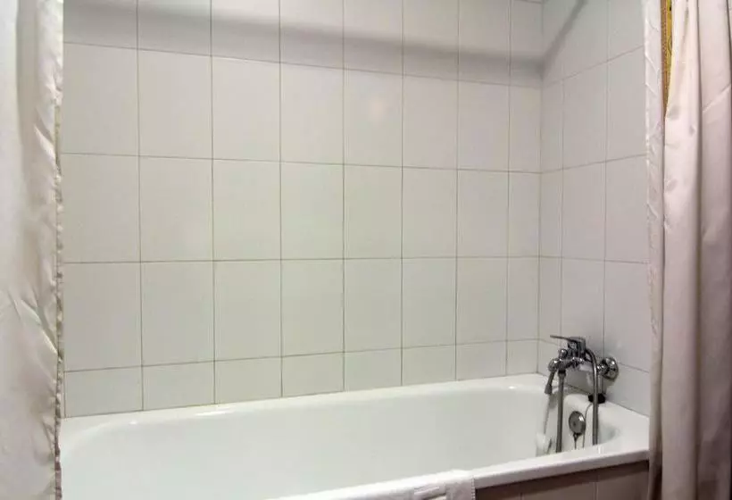هتل Vía De La Plata