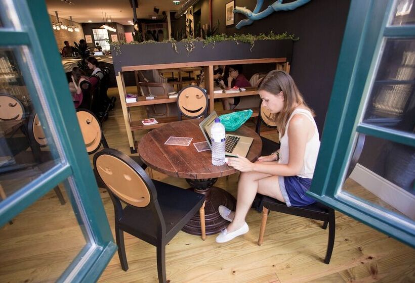 Nice Way Porto Hostel