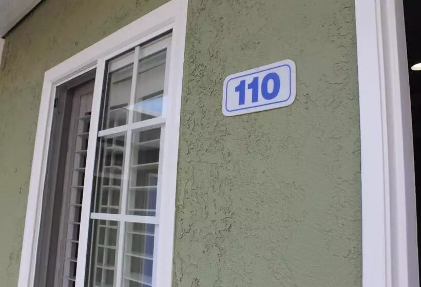 Town House Motel