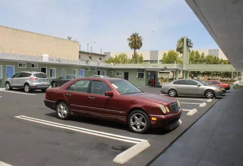 Town House Motel
