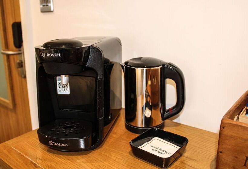 민박 The White Lion