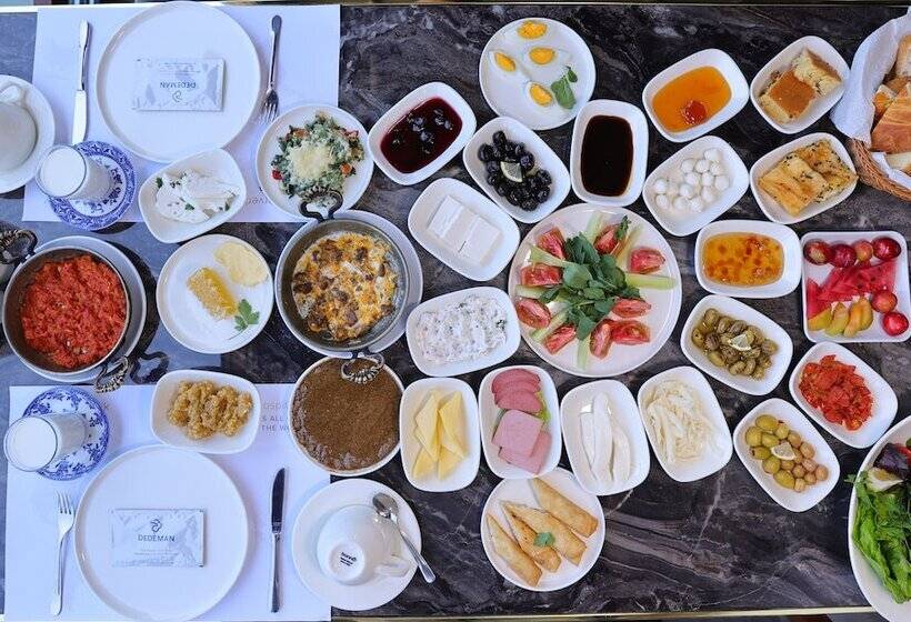 ホテル Dedeman Van Resort & Aqua