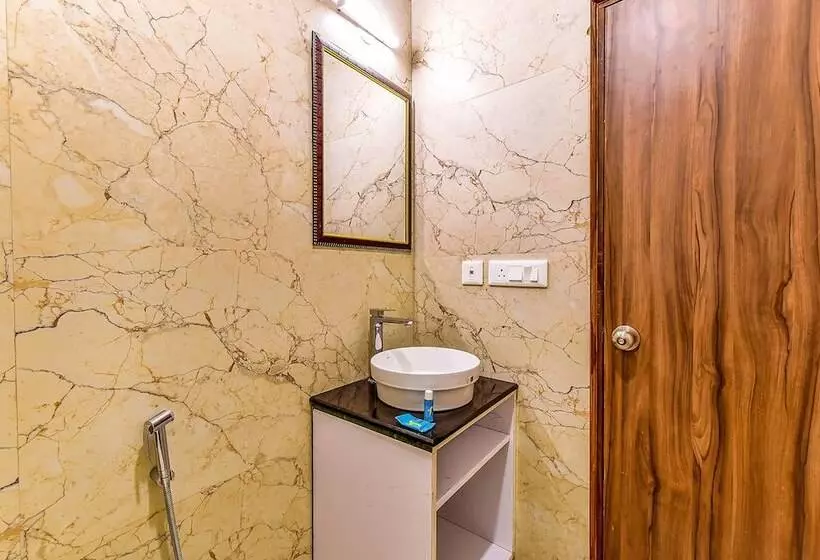 Hotelli Fabexpress Clock View 500m From The Mall Road