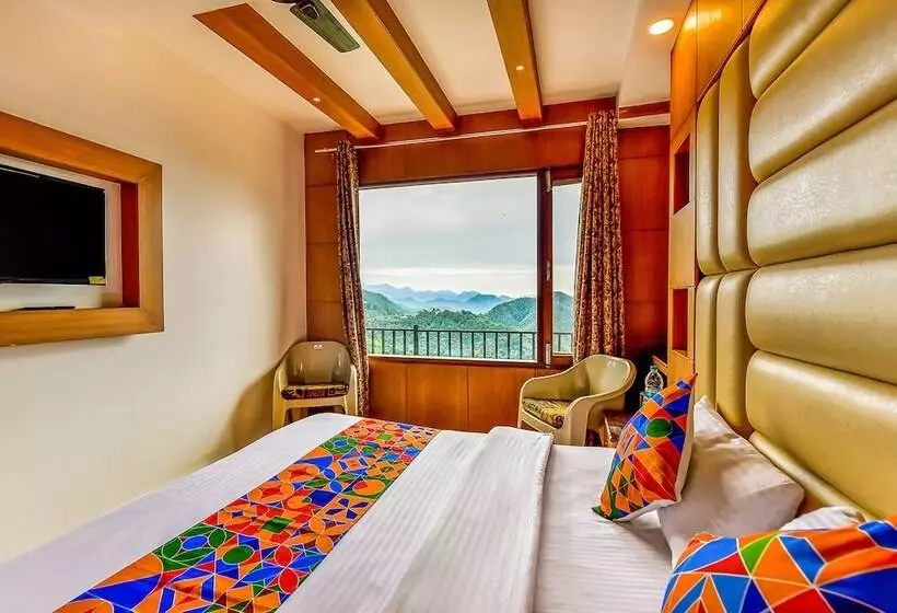 Hotelli Fabexpress Clock View 500m From The Mall Road