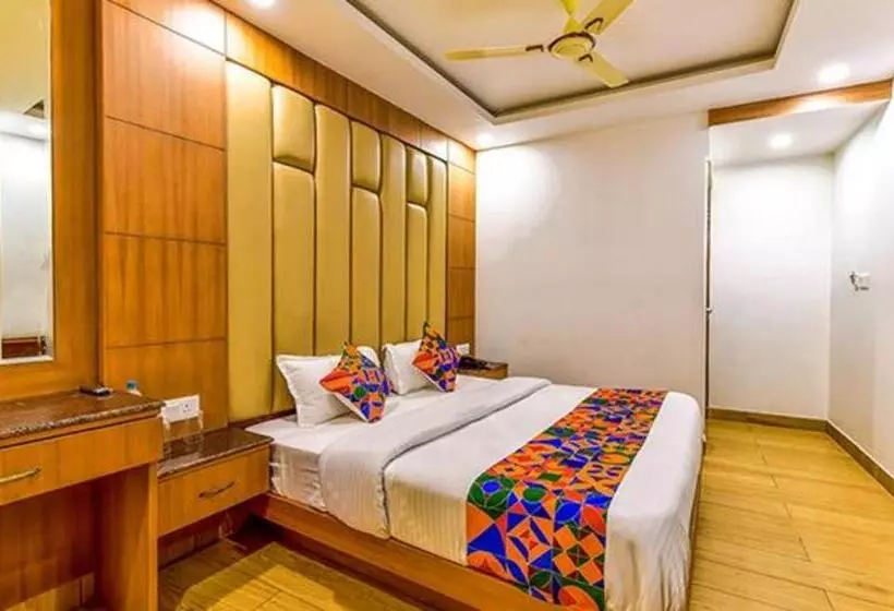 Hotelli Fabexpress Clock View 500m From The Mall Road