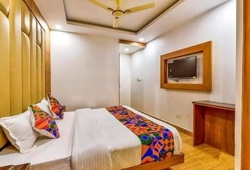 Hotelli Fabexpress Clock View 500m From The Mall Road