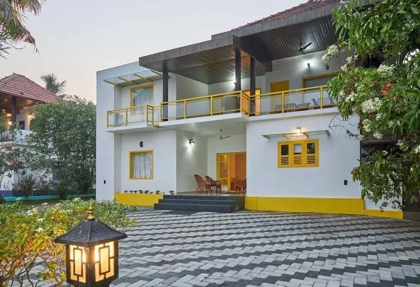 ホテル Seclude By The Lake Alleppey