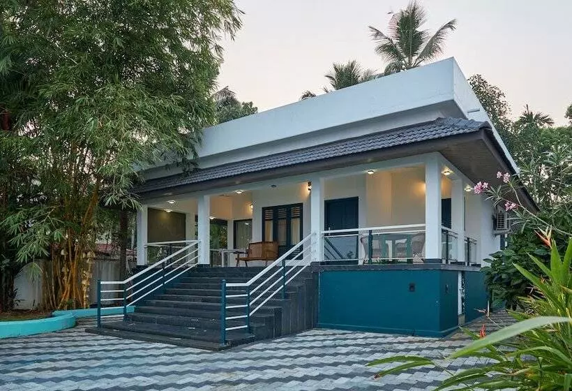 ホテル Seclude By The Lake Alleppey