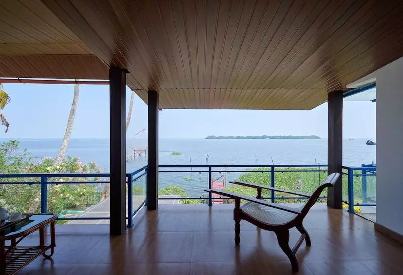 ホテル Seclude By The Lake Alleppey