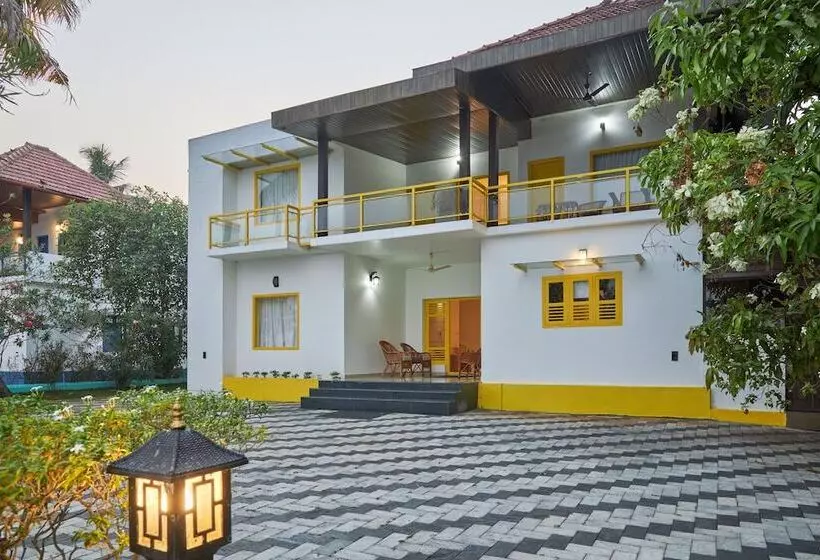 ホテル Seclude By The Lake Alleppey
