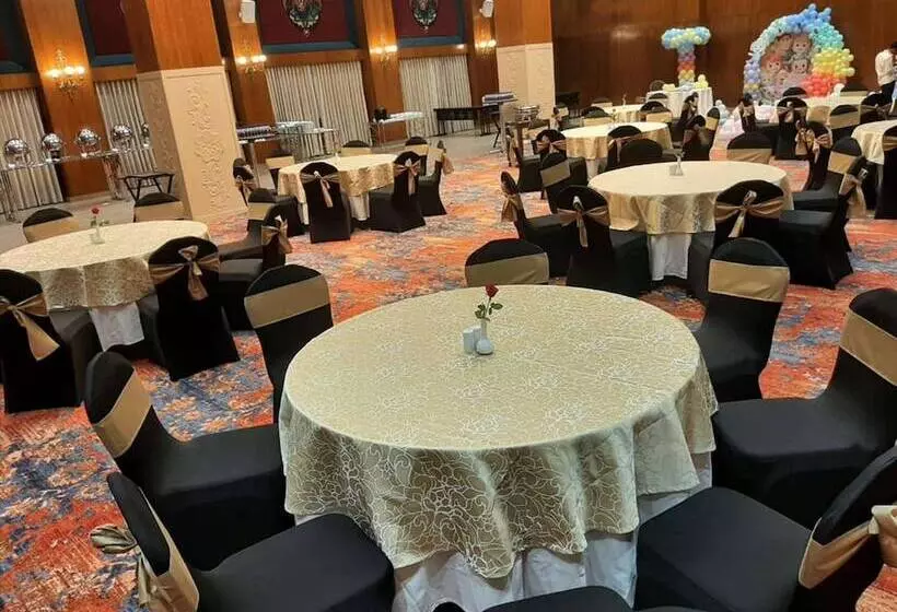 Hotelli Shyama Sarovar Portico