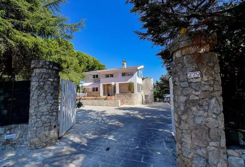 ベッドアンドブレックファースト Villa Del Sole Martina Franca