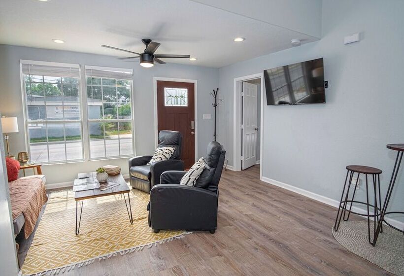 Charming 3br/2ba Gem Close To Downtown/ Riverwalk