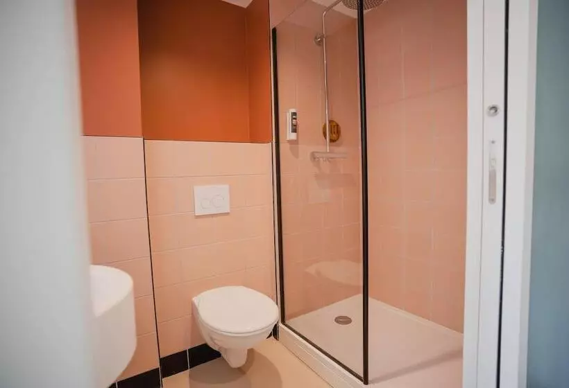 Hostelli The People Caen