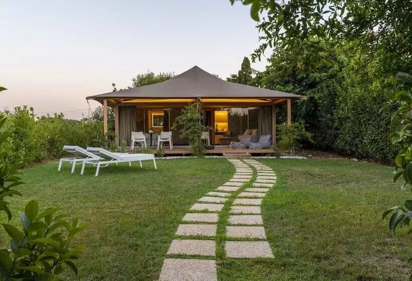 مسافرخانه Infinito Resort